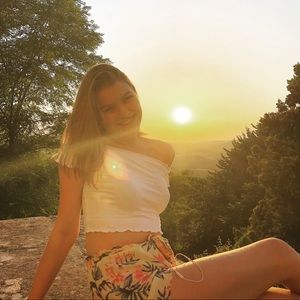 Meet your Posher, Ava